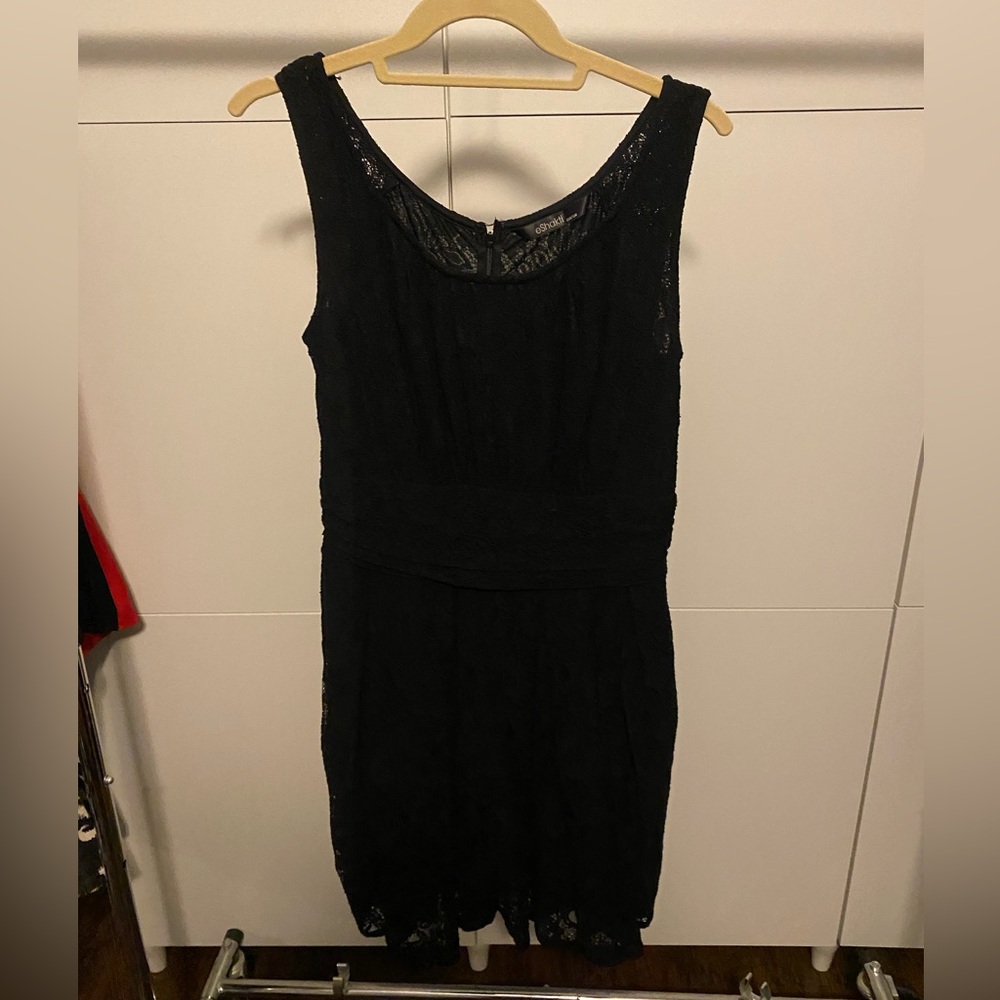 Eshakti Black Lace Knee-Length Sleeveless Dress 10*